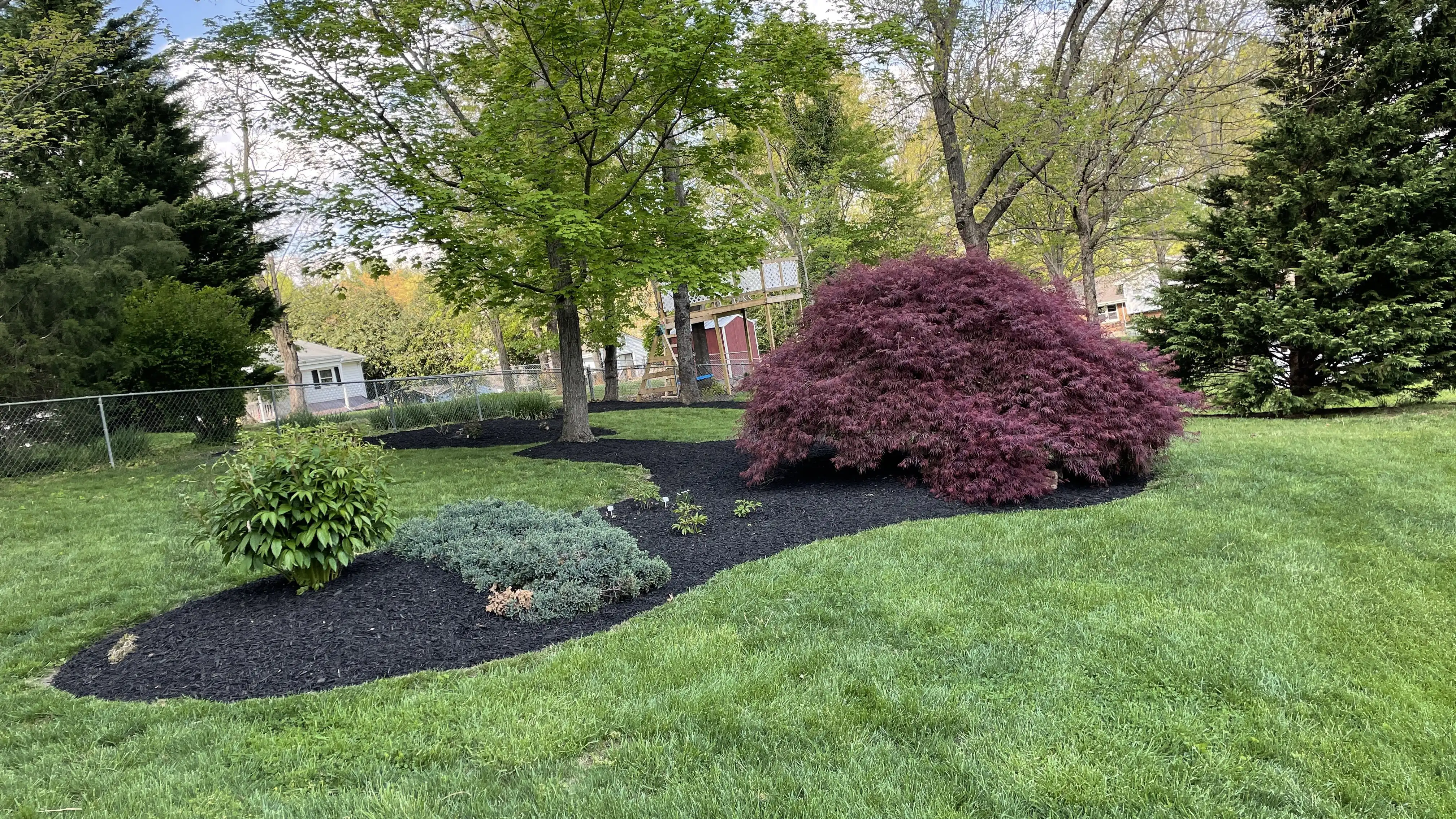 Professional mulch bed and landscape installation